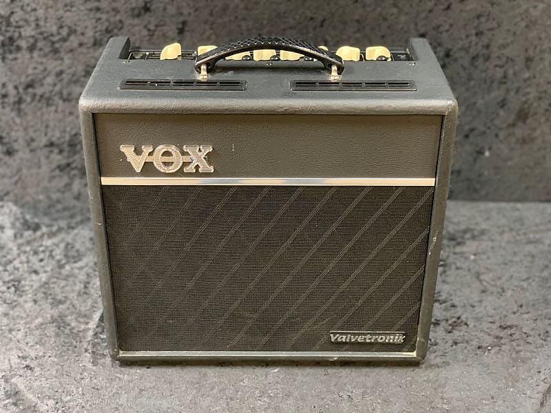 Vox Valvetronix VT40+ Guitar Combo Amplifier (Nashville, Tennessee)