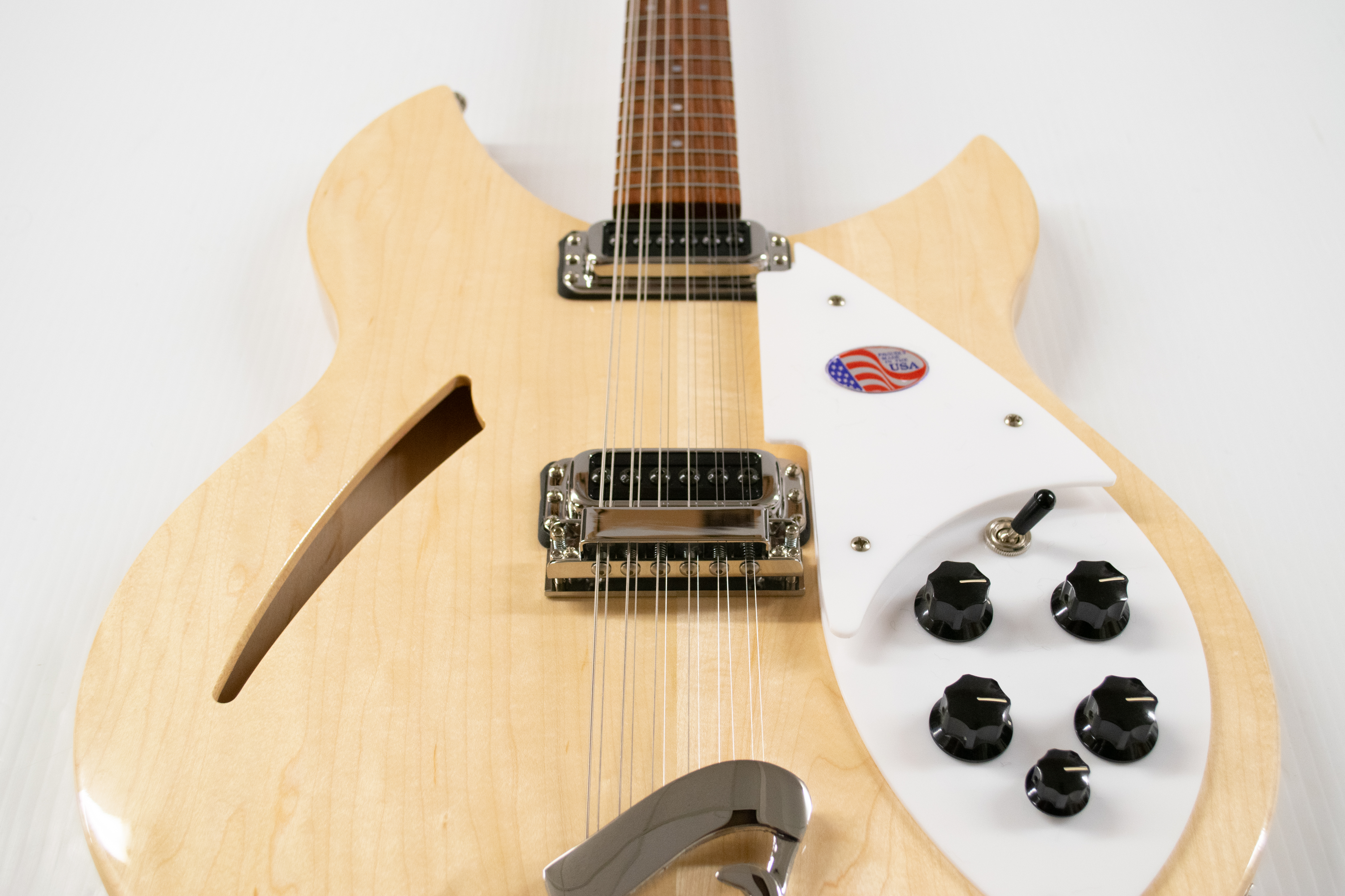 Rickenbacker 330/12 Semi-hollow 12-string Electric Guitar - Mapleglo - Picture 3 of 12