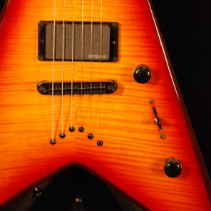 Jackson KING V KVXT CS チェリーサンバースト H76636000002000-00-600x600.jpg