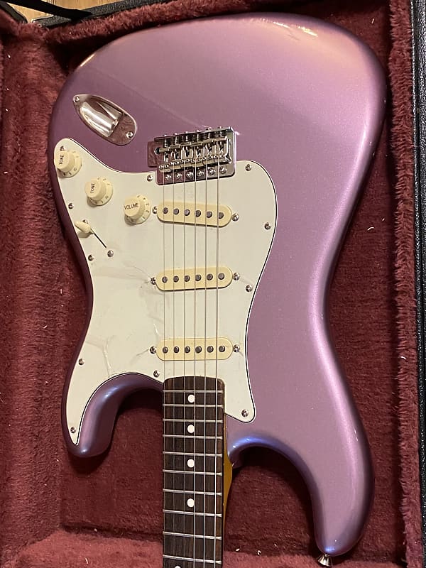 ytaka 様　Squier Stratocaster バーガンディミスト 店舗在庫確認