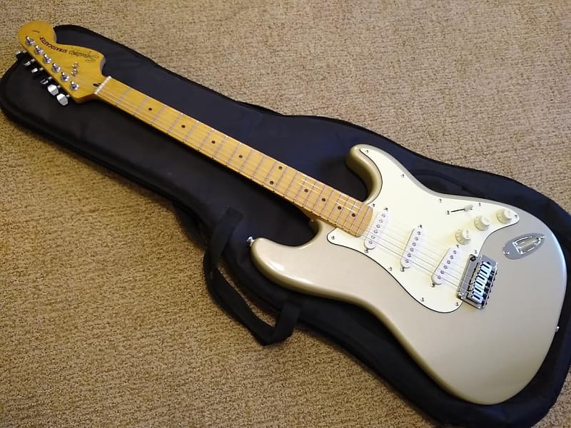 2000 Squier Standard Series Stratocaster - Shoreline Gold | Reverb