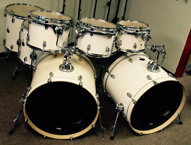 Ludwig 8 deals piece drum set