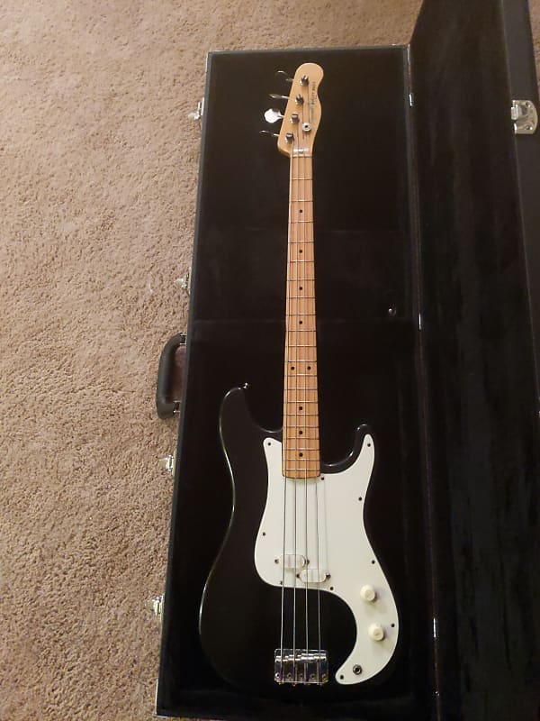 Squire Bullet Bass 1983 Black image 1