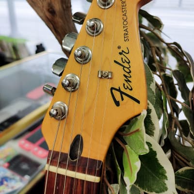 Fender Classic Player '60s Stratocaster  - Candy Apple Red image 9