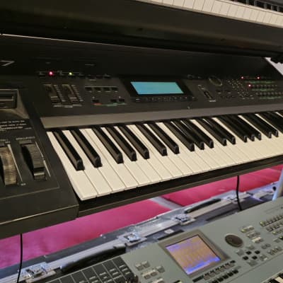 Yamaha SY-77 Synthesizer