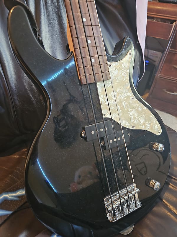 Fretless First Act P Bass Reverb