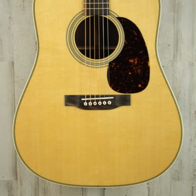 Martin HD-28 Guitar & Case – Elderly Instruments