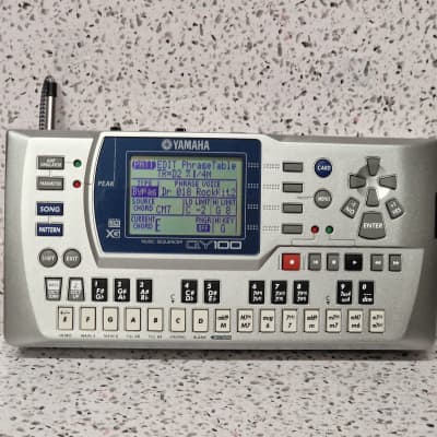 YAMAHA QY100 / MUSIC SEQUENCER / MADE IN JAPAN