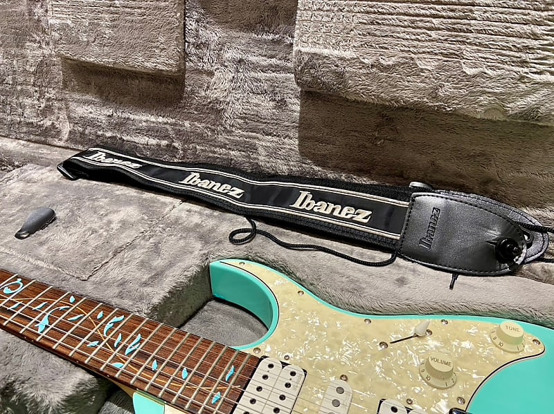 File:Ibanez JEM70V-SFG Steve Vai Signature - JEM in sea foam