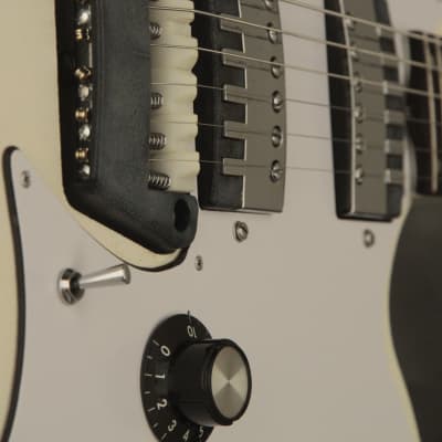 1970's Ovation BREADWINNER White with very early features image 16