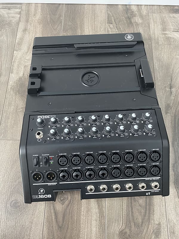 Mackie DL1608 16-Channel Wireless Digital Mixer with 30-Pin Connector