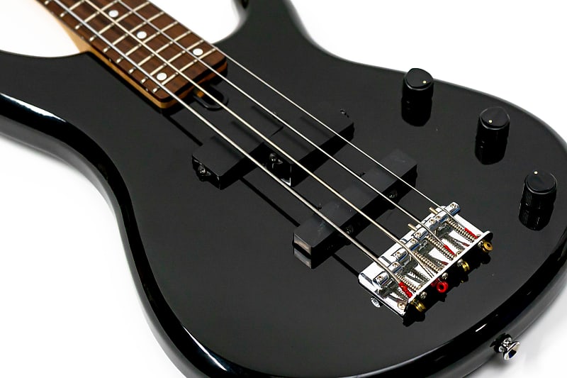 1997 Yamaha Motion B MB 40 Electric Bass Guitar with Gigbag