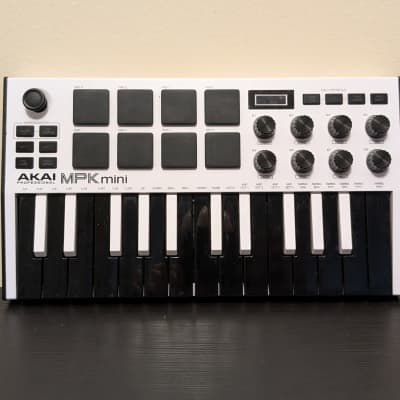 Decksaver DSLE-PC-MINIMK2 Light Edition Akai MPK Mini MKII Cover 2020s - Clear