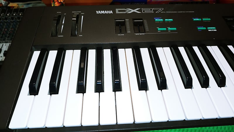 Yamaha DX27 digital programmable Fm Modulation From 1985