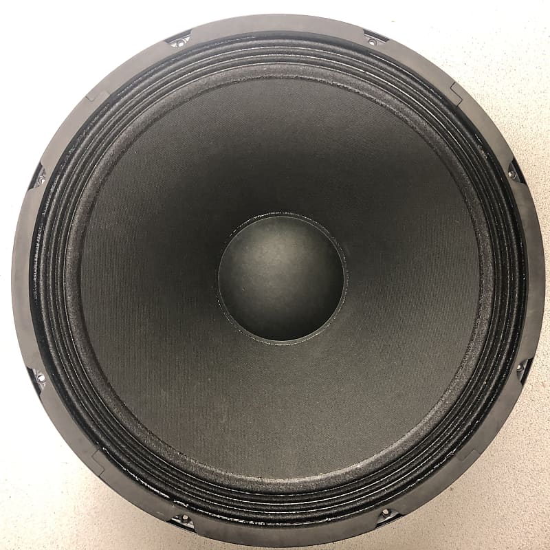 Behringer 15W800A8 800 watt speaker