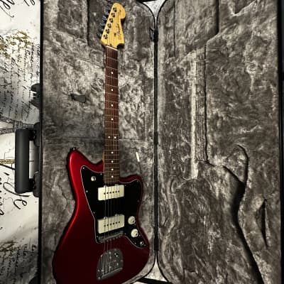 Fender Fender American Professional Jazzmaster Electric Guitar, 2017 - Rosewood Fingerboard, Candy Apple Red for sale