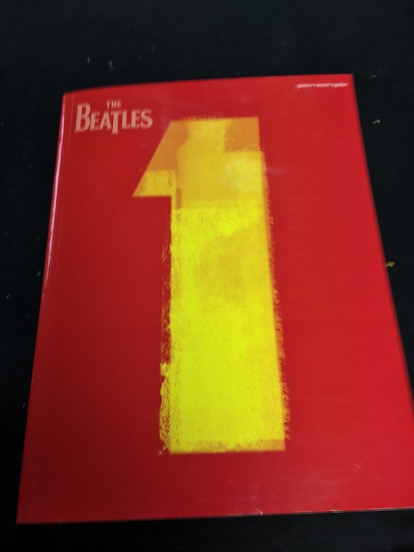 Hal Leonard The Beatles: 1 (Guitar/Vocal/Piano) image 1