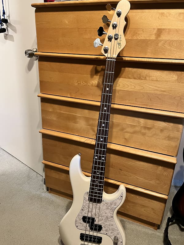 G&L SB-2 4-String Bass with Rosewood Fretboard 2016 - White image 1
