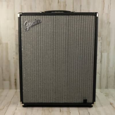 AMPLIFICADOR COMBO FENDER RUMBLE 200 V3 P/ BAIXO 200W 1X15