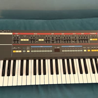 Roland Juno-106 61-Key Programmable Polyphonic Synthesizer 1980's