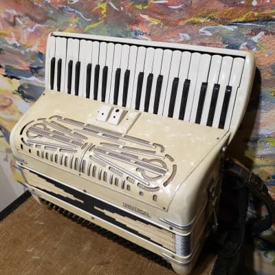 Vintage Universal Accordion Mod. 2420 120 Bass Keys w/ Hard Case (Used) "Made In Italy" SOLD AS IS image 5