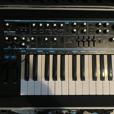 Novation Bass Station II 25-Key Monophonic Synthesizer 2013 - Present - Black