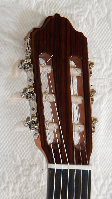 Esteve 3Z classical guitar/ Cedar top / Ziricote back and