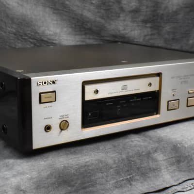 Sony CDP-X77ES Compact Disc Player in Very Good Condition image 2
