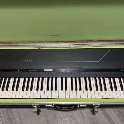 Kurzweil K1000 SE (Special Edition) with Anvil case