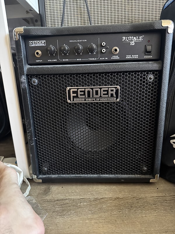 Fender Rumble 15 15-Watt 1x8