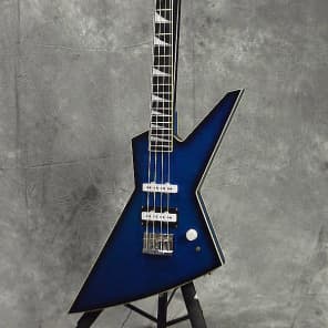 SXより個性的なベースが2機種登場 | ギタセレ（Guitar Selection）