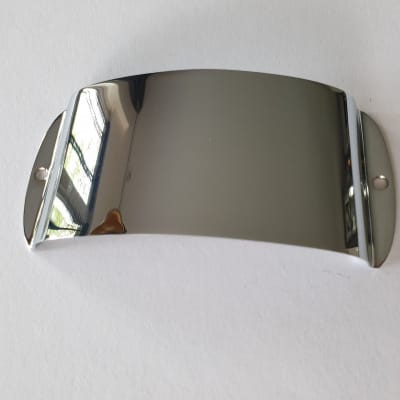 Fender P-bass pickup cover chrome + screws 0010116070 image 1