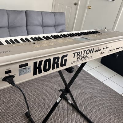 Korg Triton Studio Music Workstation/Sampler - 61 keys 2001-2003