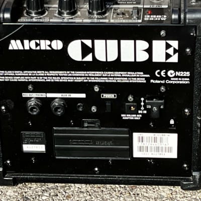 Roland Micro Cube 2-Watt 1x5" Guitar Combo 2004 - 2014 - Black image 2