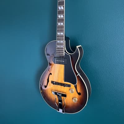 MIJ Archtop Tribute AT105 Jr. Classic (ES-140 style) w/ Hard