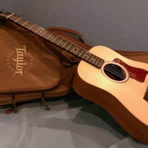 Baby Taylor Acoustic Guitar (BT1) w/ Taylor bag | Reverb Canada