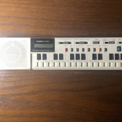 Casio VL-1 VL-Tone 29-Key Synthesizer Keyboard 1979 - 1984 - White