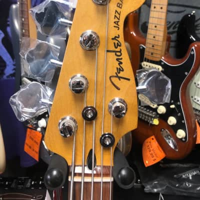 Fender Player Plus Jazz Bass V with Pau Ferro Fretboard 2021 3-Tone Sunburst image 6