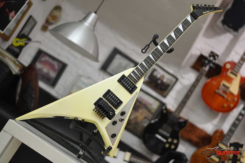 FERNANDES JS-110 ランディV Fernandes JS-110 という伝説の武器 | 興味のない人にはどうでも