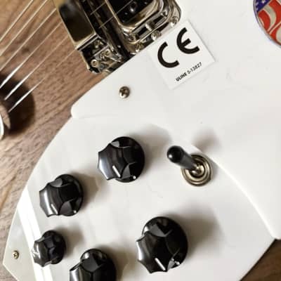 Rickenbacker 330W - Walnut including Case image 11