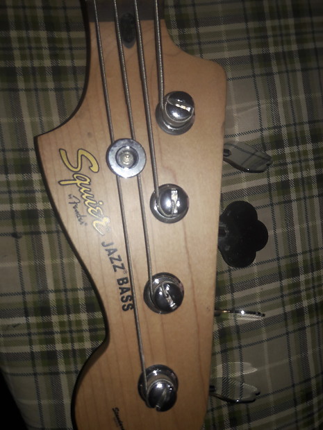 Jazz bass top string tree