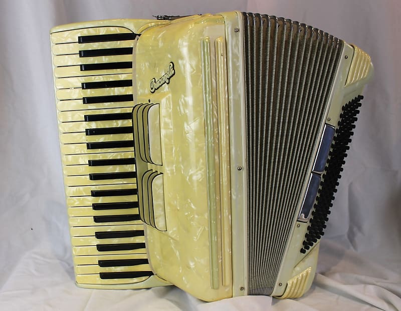 6416 - Cream Pancordion Crucianelli Piano Accordion LMH 41 120