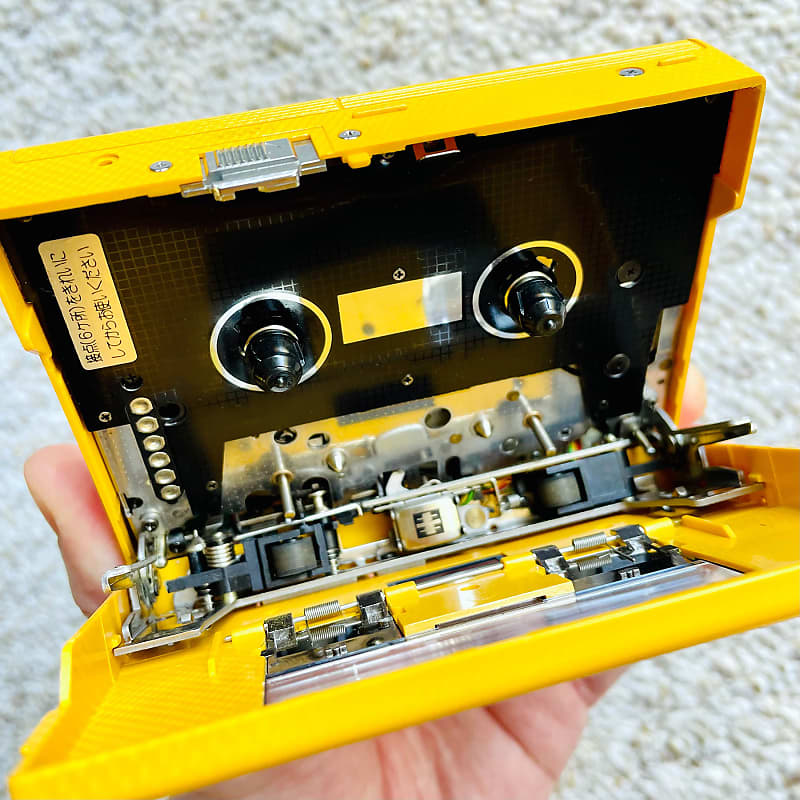 TOSHIBA KT-AS1 Walkman Cassette Player ! Super Rare Candy Yellow ! Motor  Running !