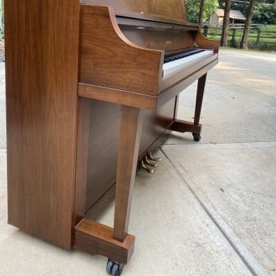 Yamaha upright piano 44'' image 4