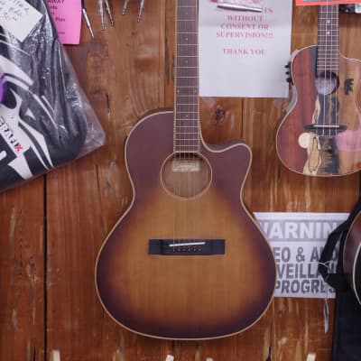 Morgan Monroe MV-EC-01 acoustic electric Guitar w/ Case - used image 4