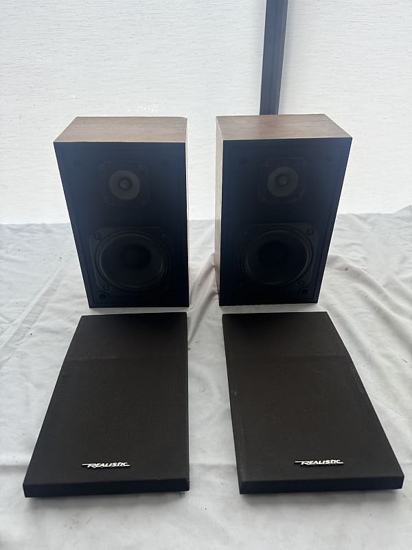 Realistic Minimus-25 Bookshelf Speakers 40-223 40 Watts ~ Works Great  			