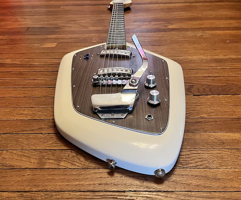 Vintage 1960s Teisco Del Rey EV-2T Phantom with Tremolo Vintage 1960s Teisco Del Rey EV-2T Phantom with Tremolo
