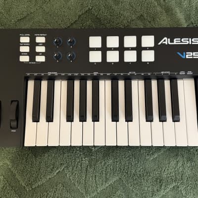 Alesis V25 MKII 25-Key USB MIDI Controller with Beat Pads 2022 - Present - Black