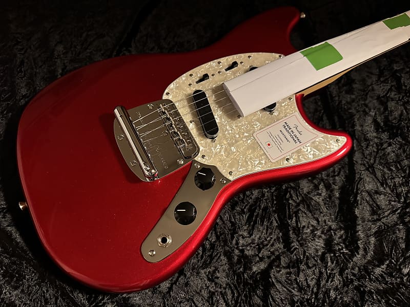 Fender Made in Japan Traditional 70s Mustang Candy Apple Red