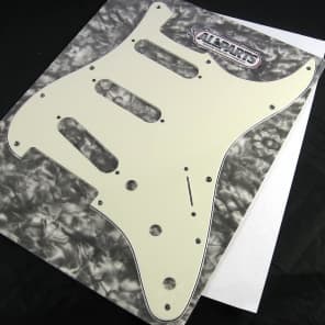Allparts Pickguard for Stratocaster 11 Hole 3-Ply